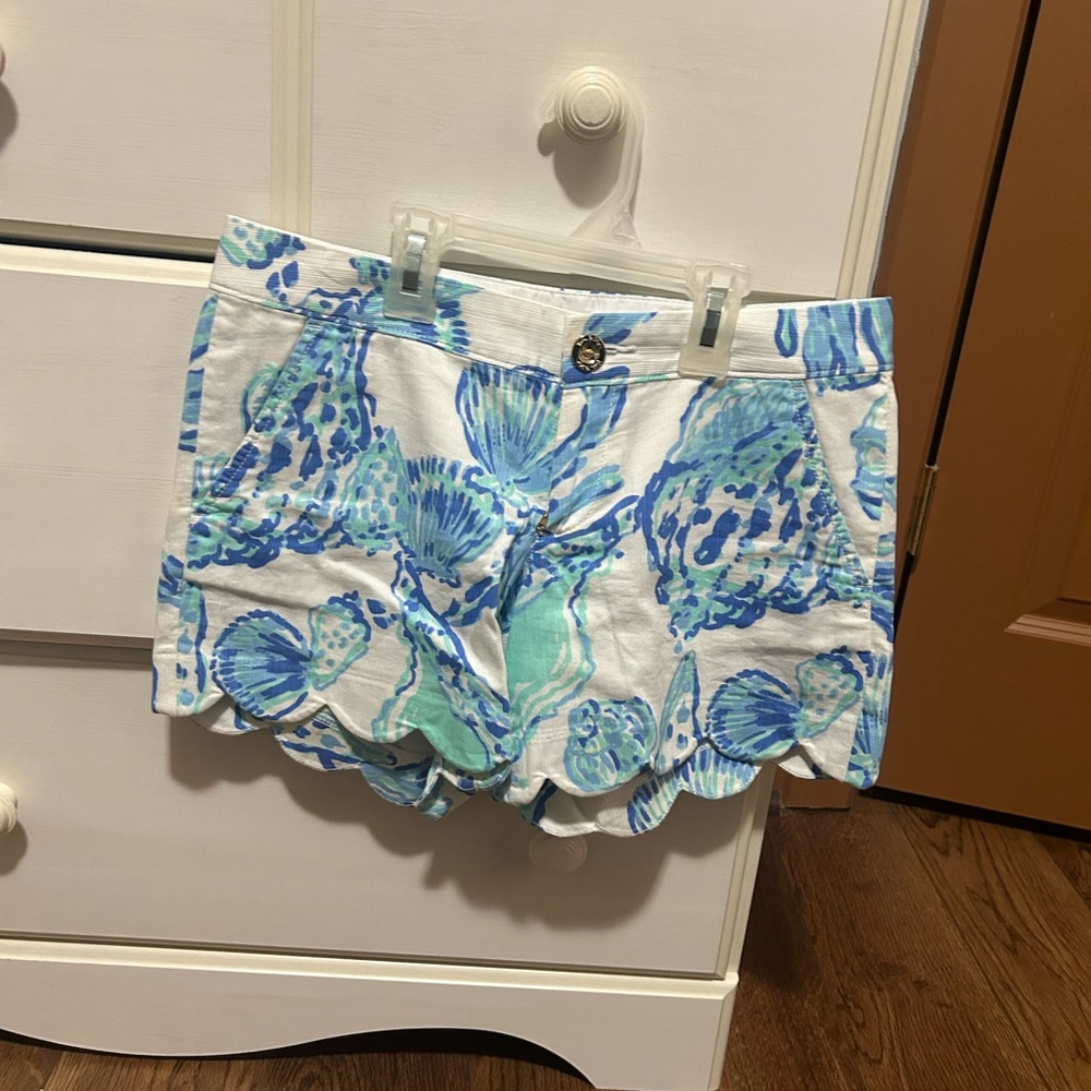 Lilly Pulitzer buttercup shorts with scalloped hem
